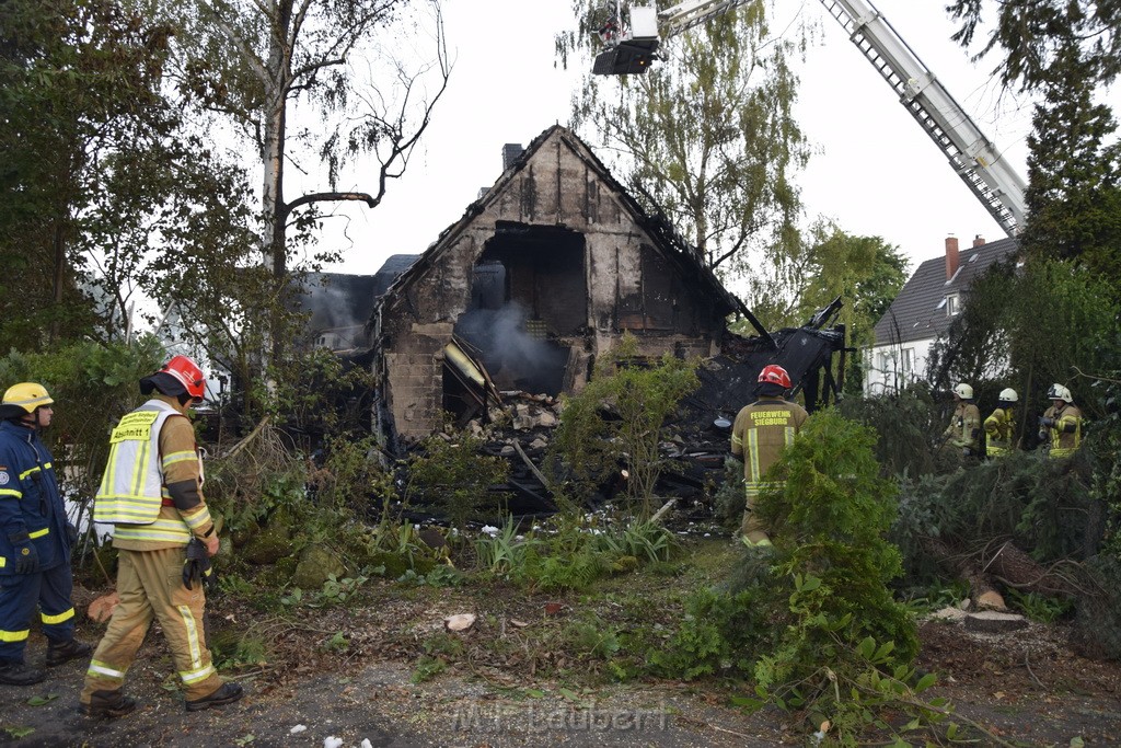 Grossfeuer Einfamilienhaus Siegburg Muehlengrabenstr P0876.JPG - Miklos Laubert